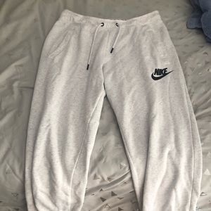 NIKE SWEATPANTS